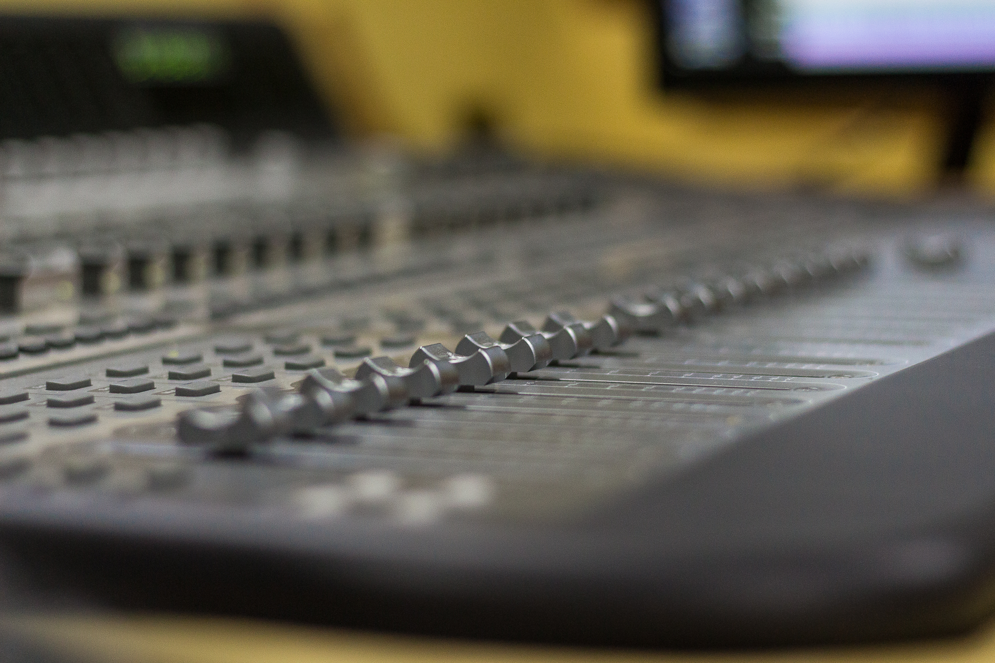 landing image 1, mixing console showcase