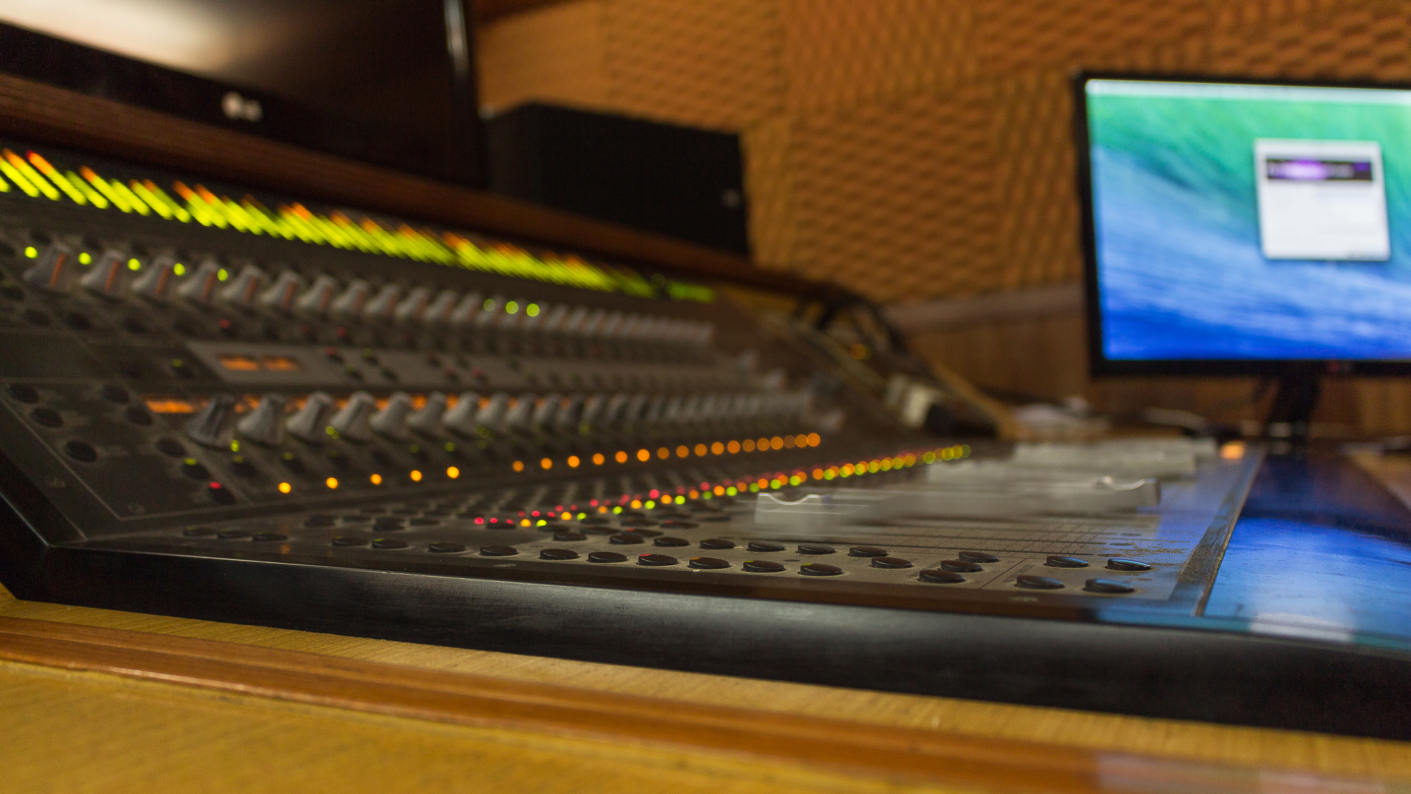 landing image 2, mixing console showcase